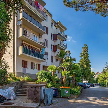2 Bedroom Amazing In Lejlighed Lovran