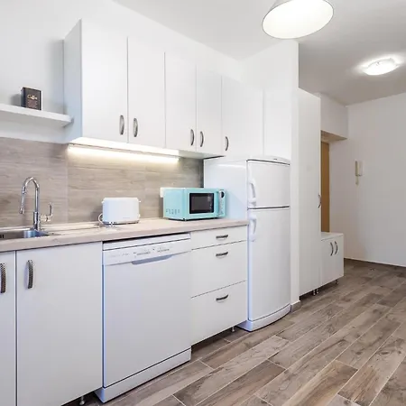 Stunning In With Kitchen Lovran