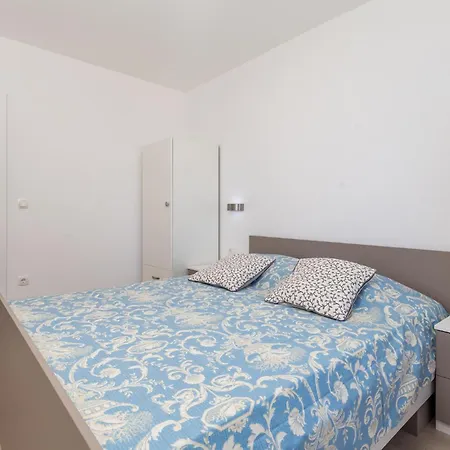 2 Bedroom Amazing In לובראן